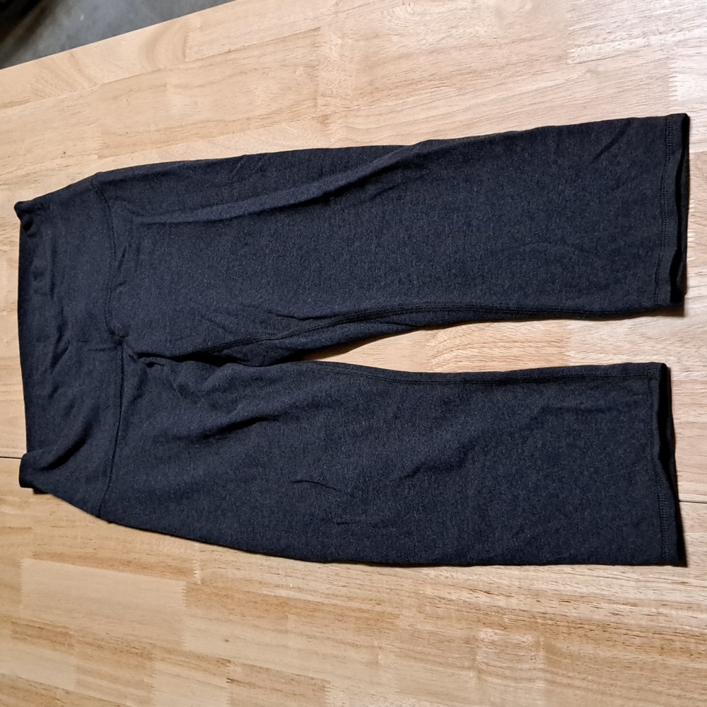Lululemon size 6 cotton Capri leggings